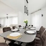 Casa vacanze Unique House With 3 Bedrooms, Garden And Air Conditioning By Renters