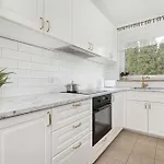 Unique House With 3 Bedrooms, Garden And Air Conditioning By Renters *