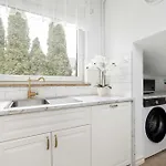 Unique House With 3 Bedrooms, Garden And Air Conditioning By Renters