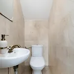 Unique House With 3 Bedrooms, Garden And Air Conditioning By Renters Katowice