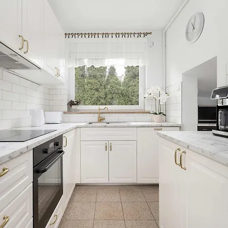 Unique House With 3 Bedrooms, Garden And Air Conditioning By Renters