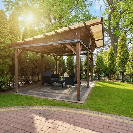 Unique House With 3 Bedrooms, Garden And Air Conditioning By Renters بيت للعطل