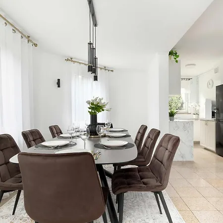 Unique House With 3 Bedrooms, Garden And Air Conditioning By Renters بيت للعطل *