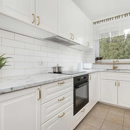 Unique House With 3 Bedrooms, Garden And Air Conditioning By Renters *