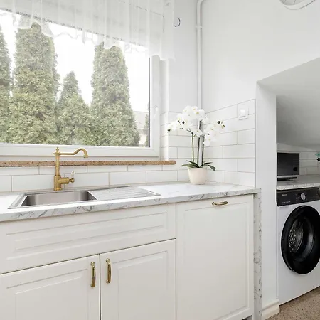 Unique House With 3 Bedrooms, Garden And Air Conditioning By Renters