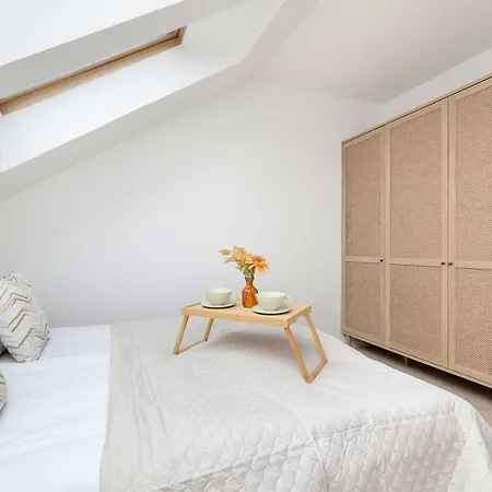 Unique House With 3 Bedrooms, Garden And Air Conditioning By Renters