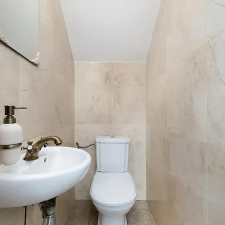 Unique House With 3 Bedrooms, Garden And Air Conditioning By Renters Katowice