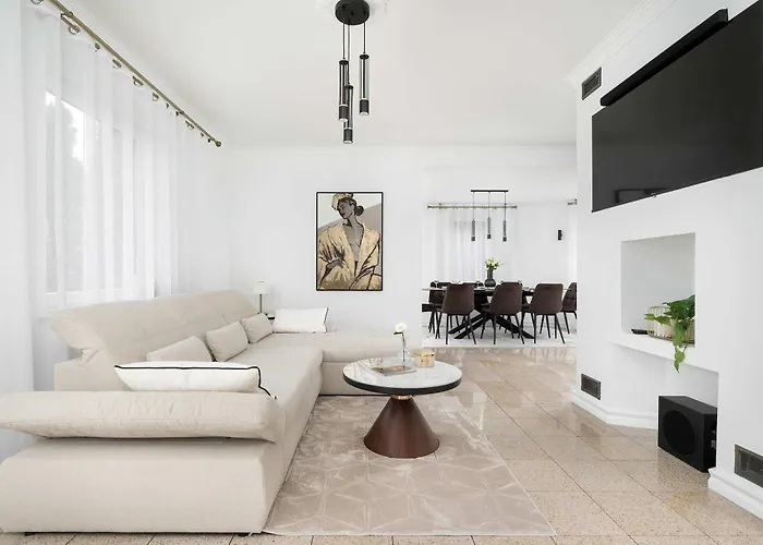 Prázdninový dům Unique House With 3 Bedrooms, Garden And Air Conditioning By Renters