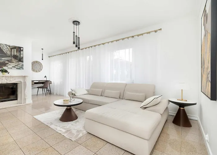 Unique House With 3 Bedrooms, Garden And Air Conditioning By Renters * Katovice