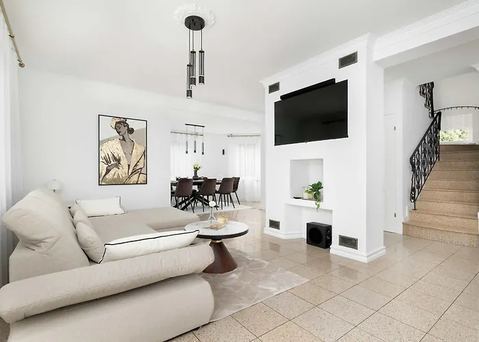 Unique House With 3 Bedrooms, Garden And Air Conditioning By Renters بيت للعطل كاتوفيتسه