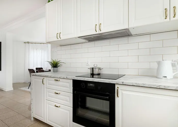 Prázdninový dům Unique House With 3 Bedrooms, Garden And Air Conditioning By Renters