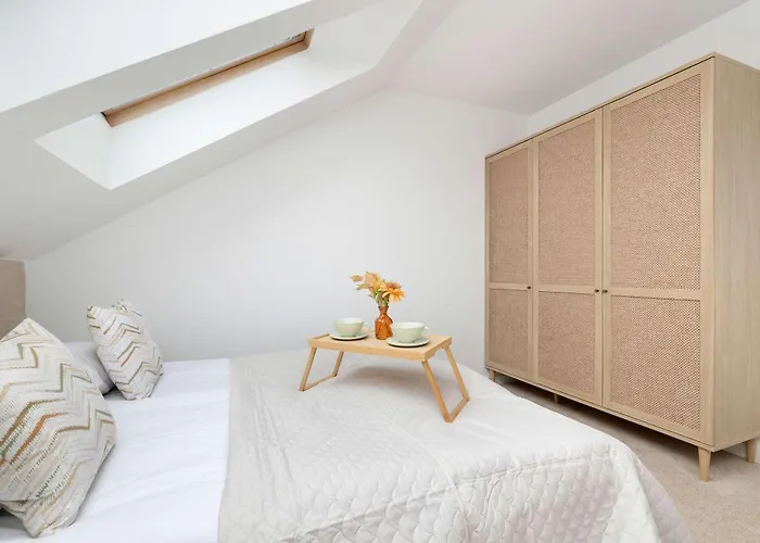 Unique House With 3 Bedrooms, Garden And Air Conditioning By Renters