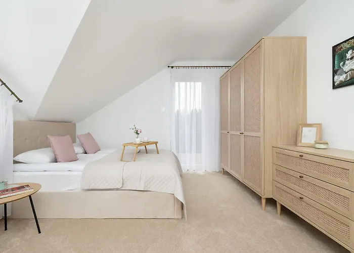 Prázdninový dům Unique House With 3 Bedrooms, Garden And Air Conditioning By Renters