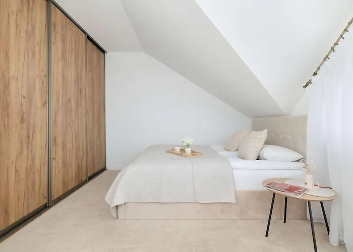 Unique House With 3 Bedrooms, Garden And Air Conditioning By Renters Katovice