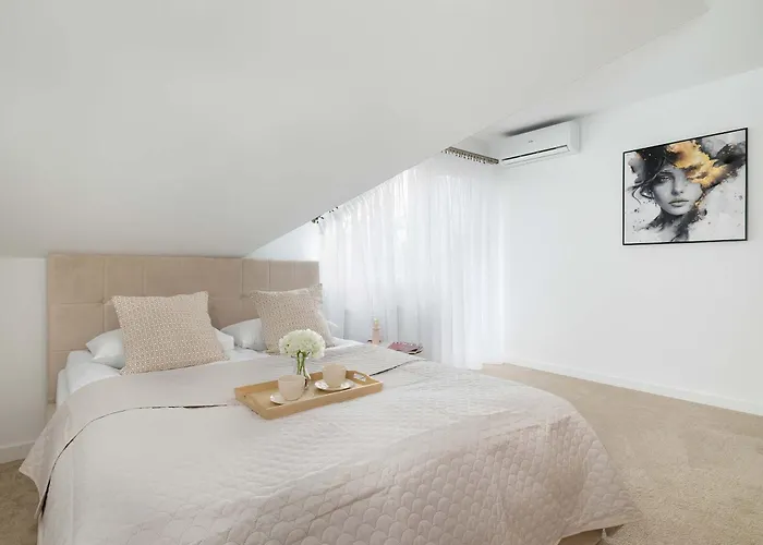 Unique House With 3 Bedrooms, Garden And Air Conditioning By Renters *