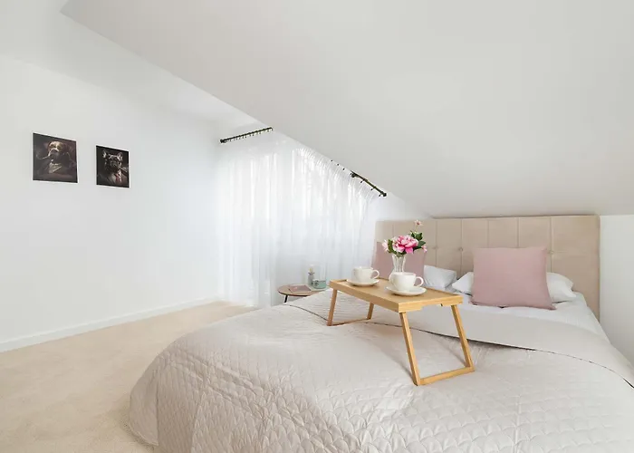 Unique House With 3 Bedrooms, Garden And Air Conditioning By Renters Katovice