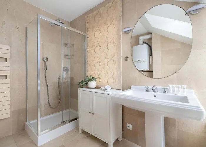 Prázdninový dům Unique House With 3 Bedrooms, Garden And Air Conditioning By Renters