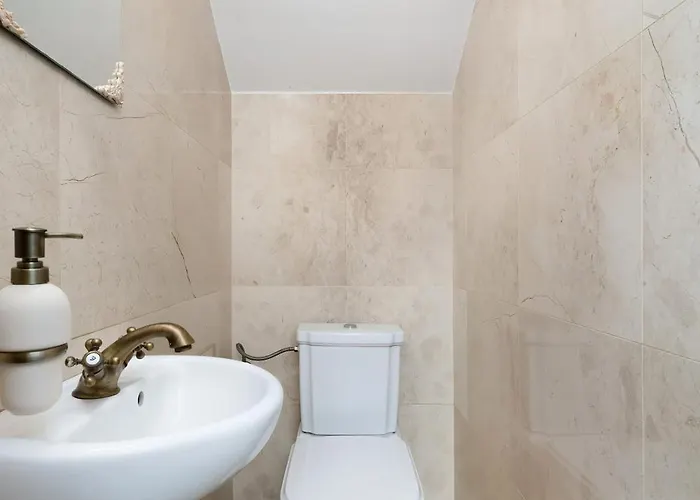 Unique House With 3 Bedrooms, Garden And Air Conditioning By Renters Katovice