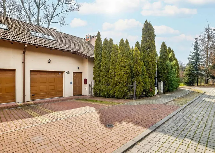 Unique House With 3 Bedrooms, Garden And Air Conditioning By Renters *